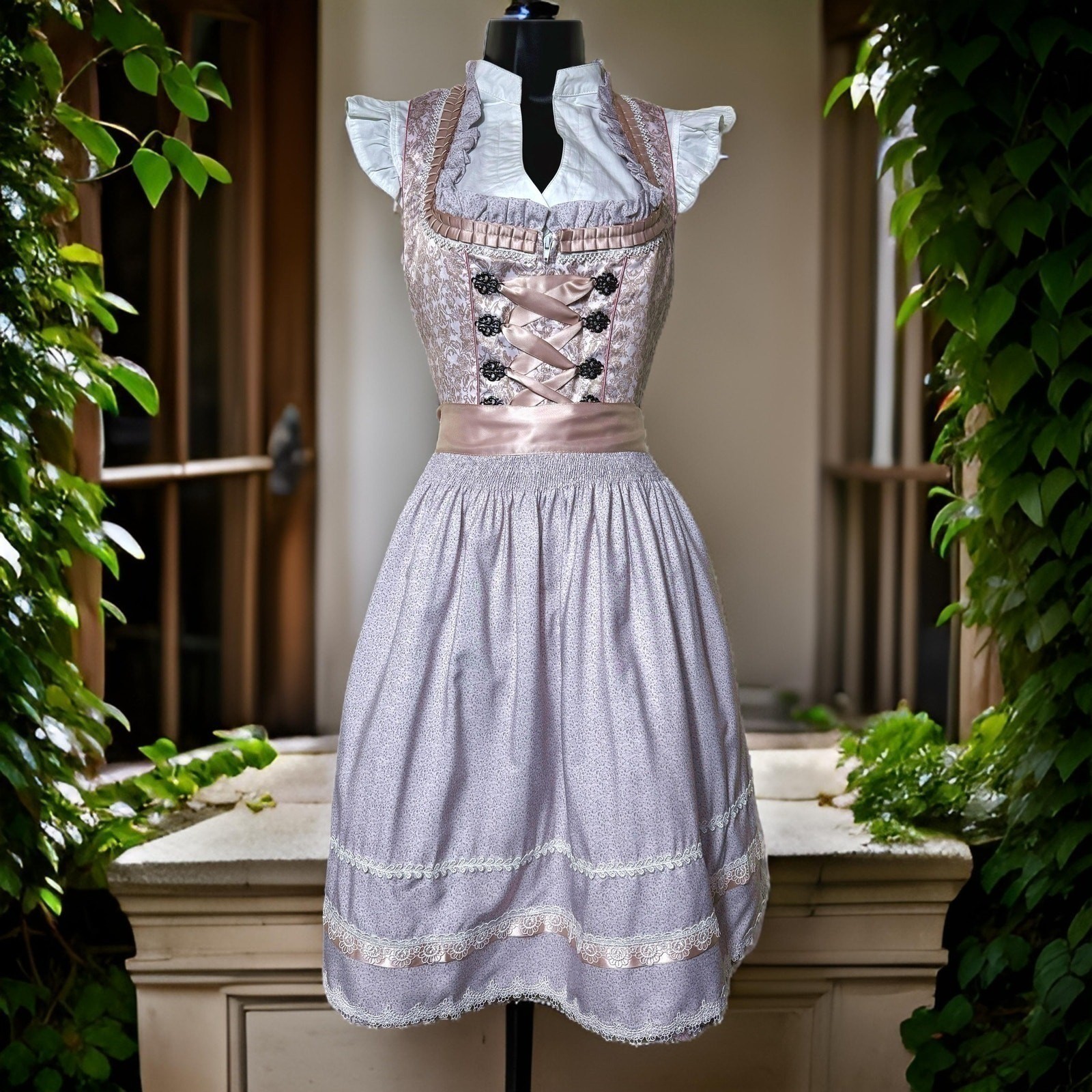 New Medium Oktoberfest Lavender Purple Jacquard Dirndl Dress Bavarian German