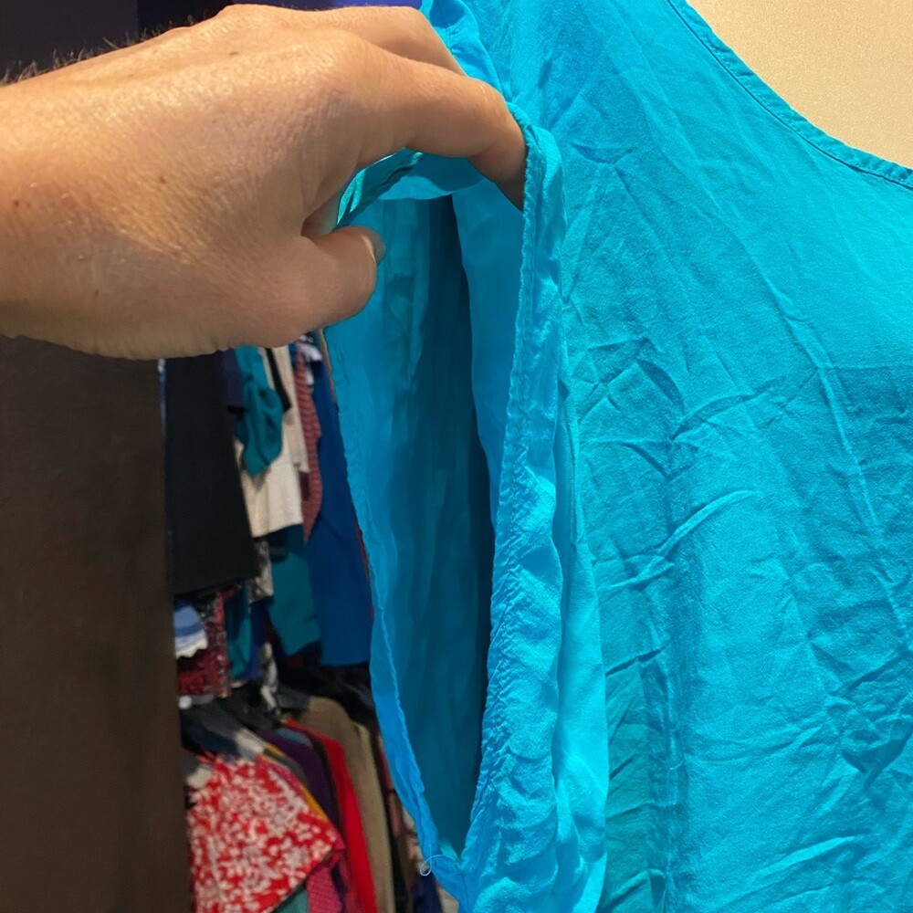 Torrid size 3X challis cutout dolman sleeve aqua blue tunic top