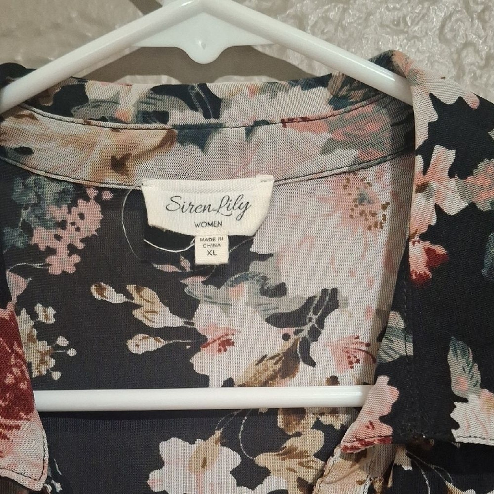 Siren Lily Wome’s Pink and Orange Sleeveless Blouse Notched Collar Size XL