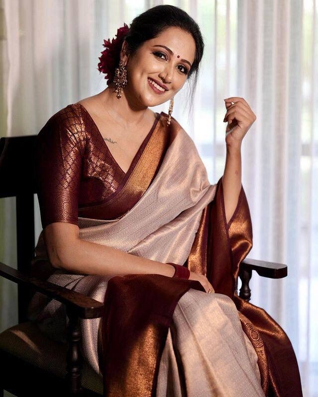 Women’s Banarasi Silk Kanjivaram Jacquard Saree With Unstitched Blouse Piece