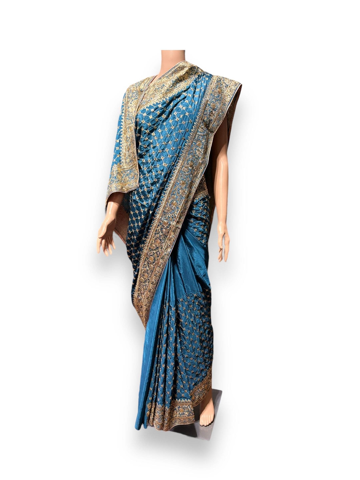 Sublime Simplicity: Traditional Designer Saree