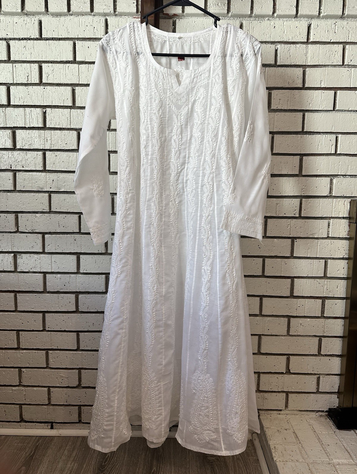 Handmade Women’s Pakistani Chiffon Salwar Kameez Set, White Embroidered Cotton