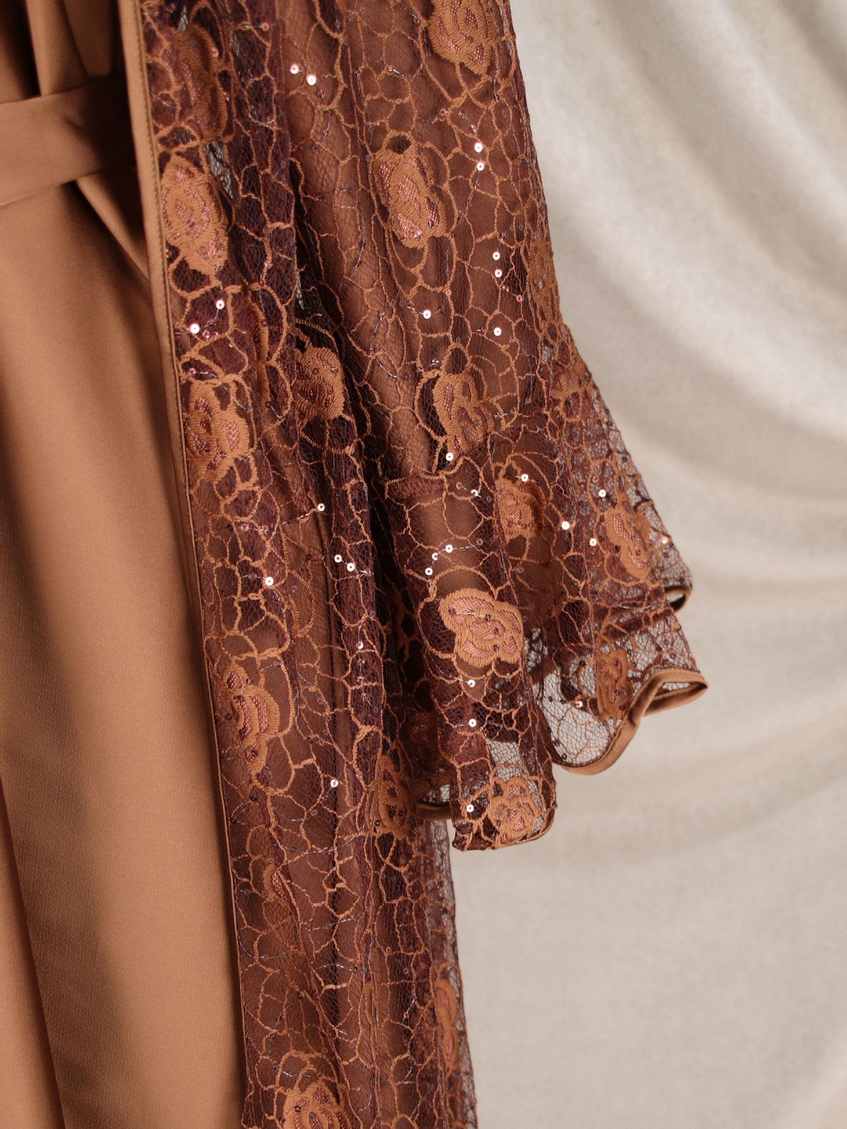 Muslim Women 2Pcs Lace Sequin Flared Sleeves Elegant and Dignified Banquet Robe