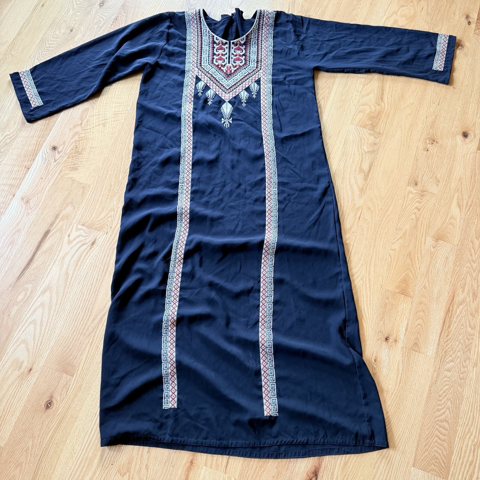 SAAD Saudi Arabia Thobe Mens Medium Embroidered Jalabiya Kaftan Robe 50″