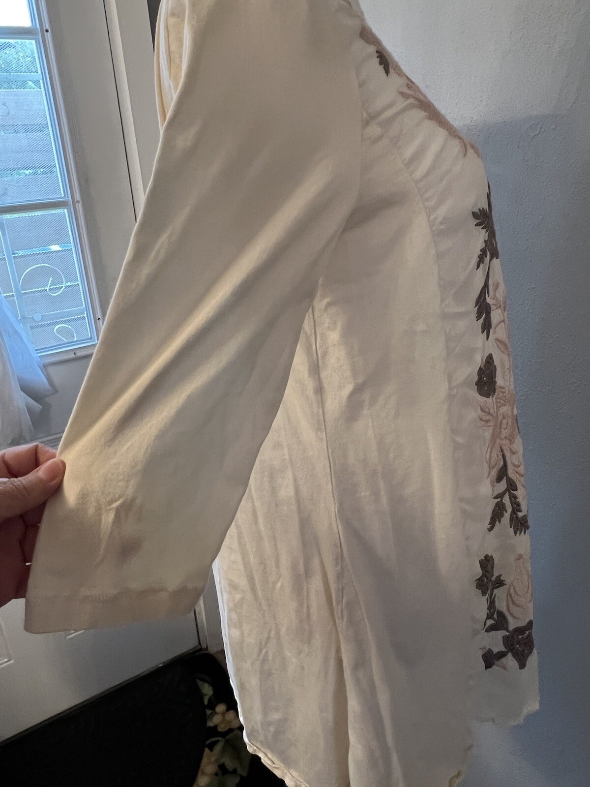 Johnny Was Ivory Sharkbite Hem 3/4 Sleeve Blouse- Size Medium
