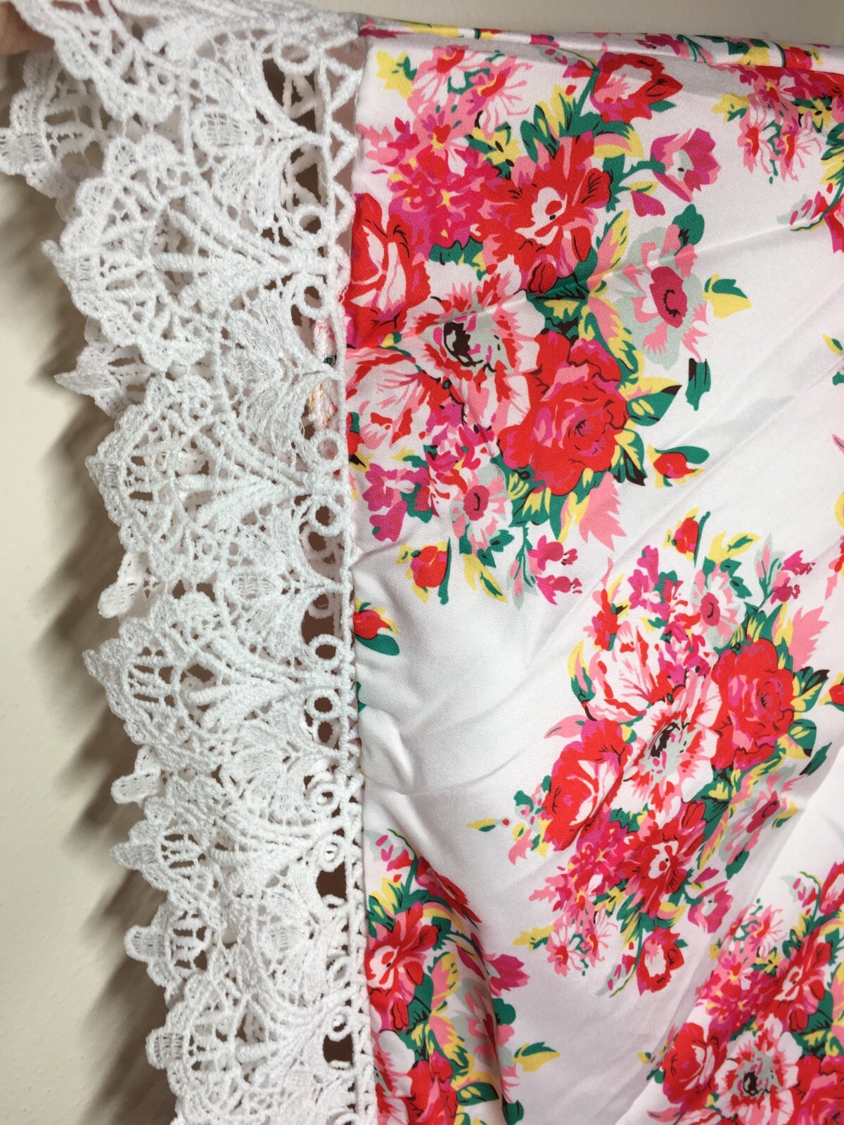 Misslook Red Floral White Kimono 2XL Lace Trim Open Front Women’s Poly Satin