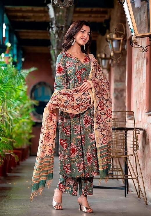 Women Designer Floral Printed Regular Kurta Set, 3 Piece Salwar Kameez Duppatta