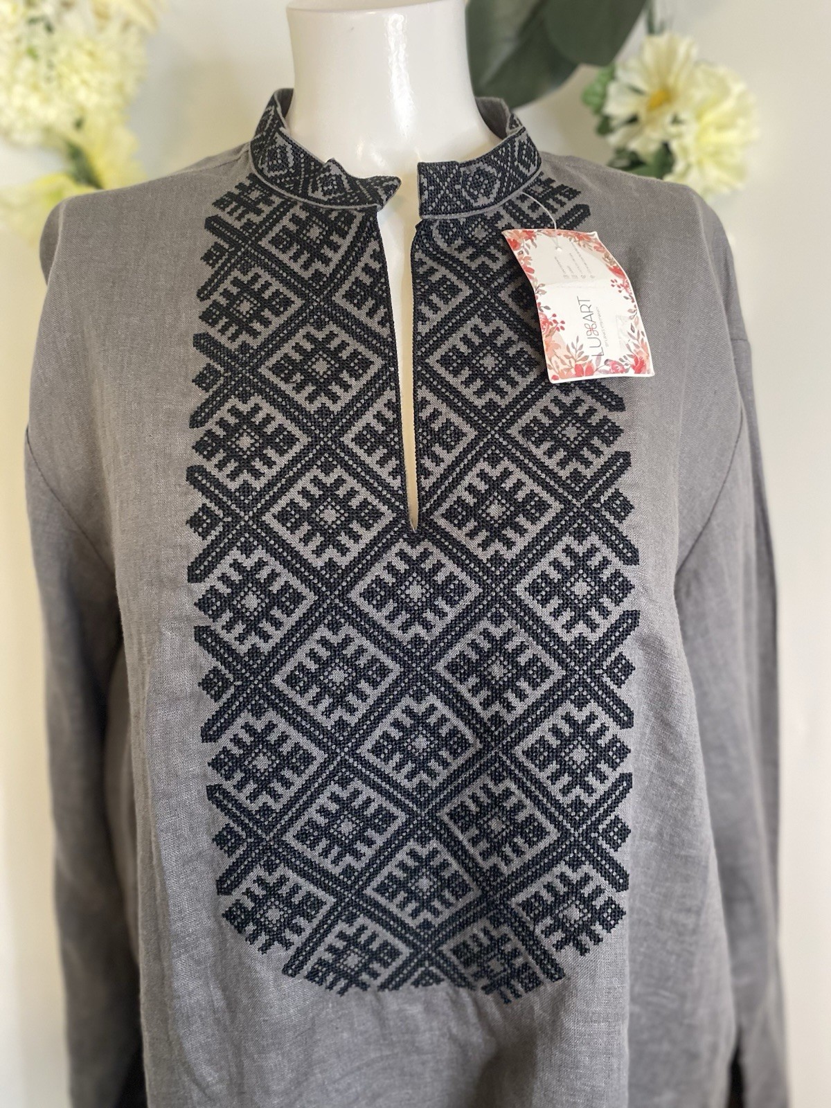 Vyshyvanka Men Women Ukrainian Embroidery Embroidered Tunic 17.5 Gray Linen NWT