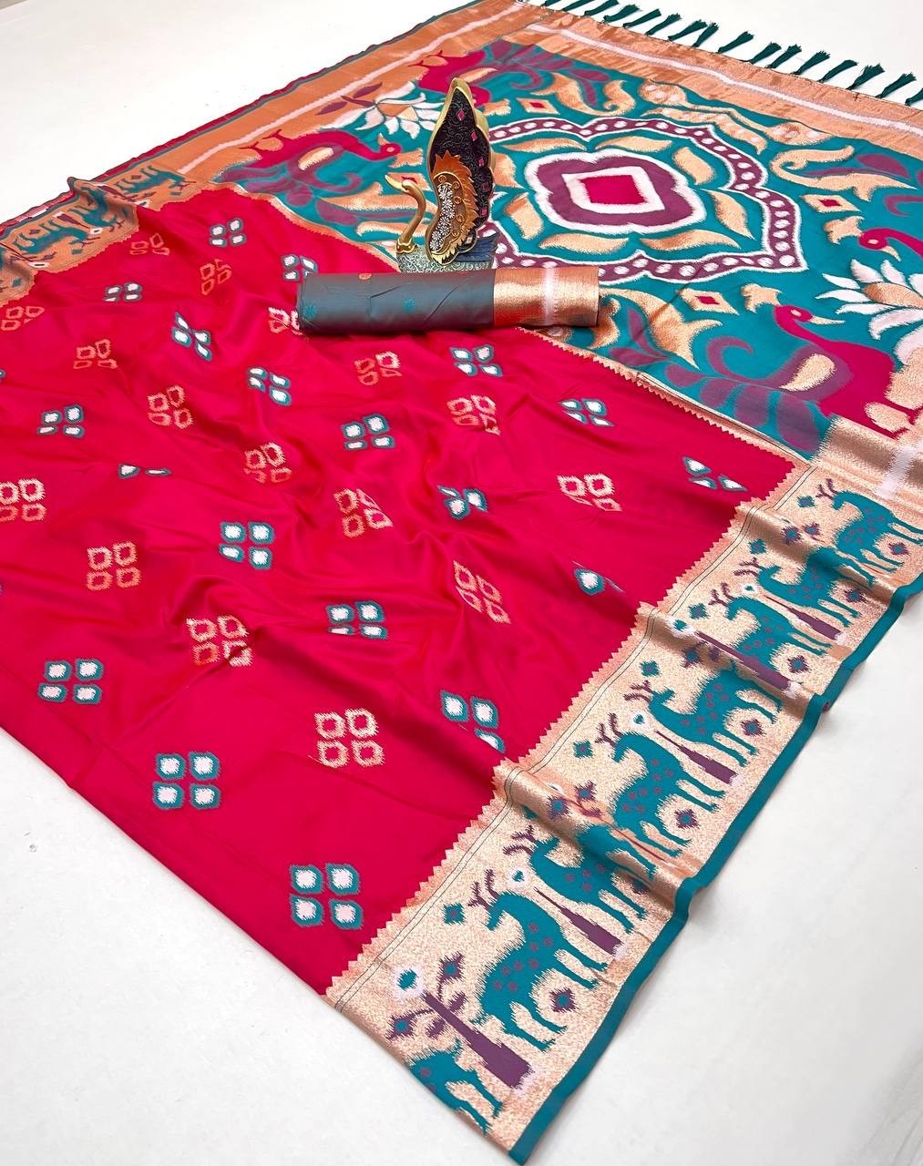 Unique Engagement Wear Soft Silk Saree With Blouse For Women & Girls