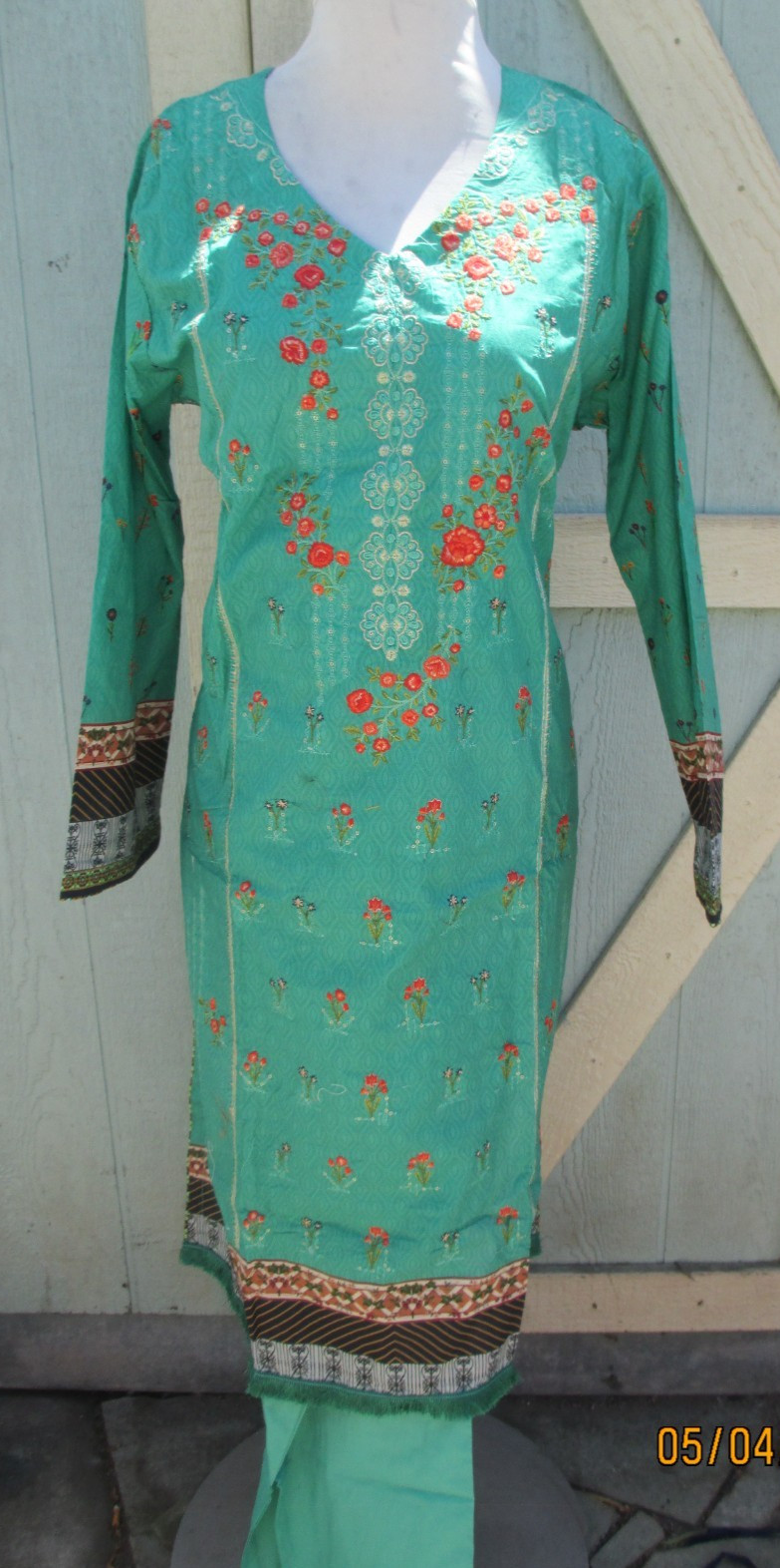 pakistani beautfull emboridery lawn cotton pant kameez L size bust 42