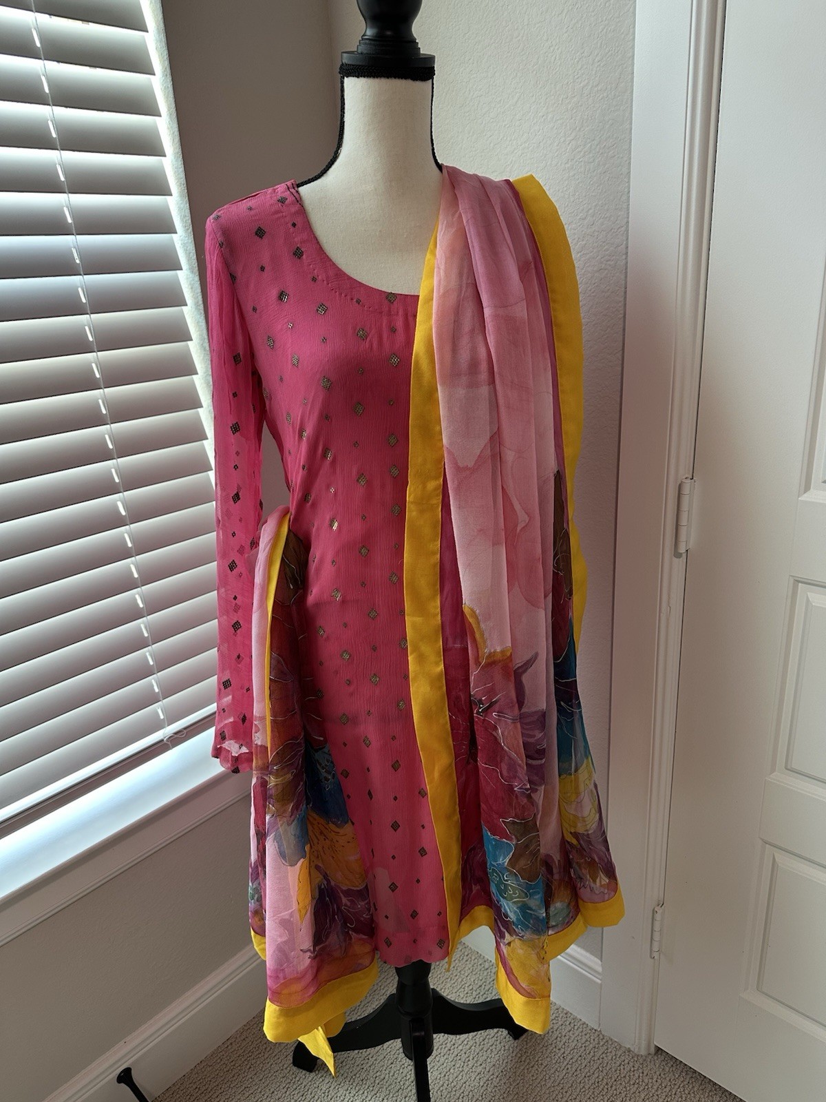 Designer Pakistani luxury collection. Size medium to large Worn Just Ones
