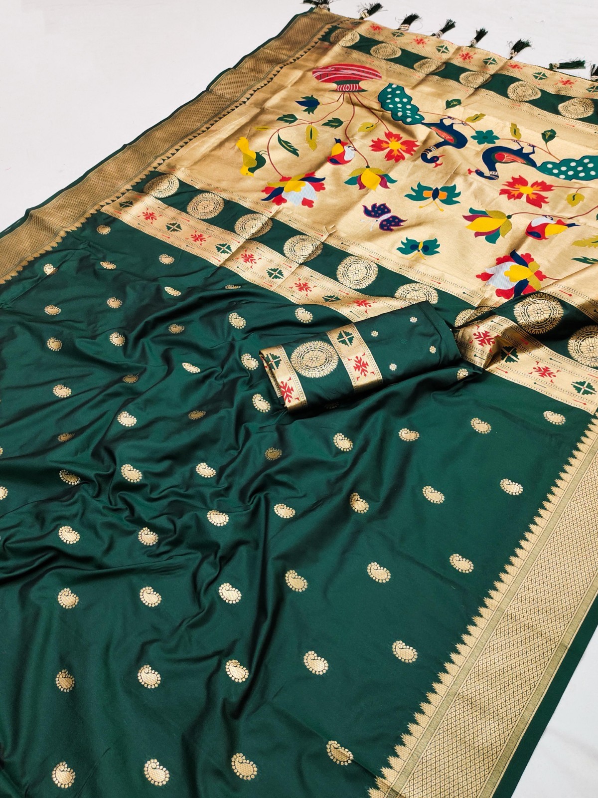 Traditional Wear Pethani Silk Saree With UN Stitch Blouse For Wedding