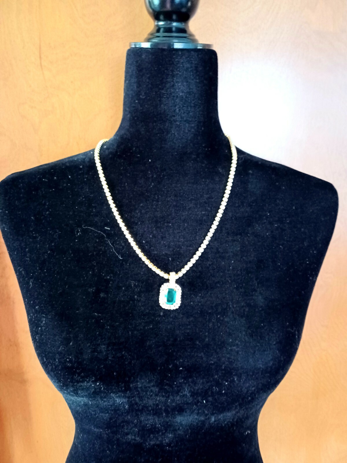 Trendy, versatile gold plated necklace and earrings