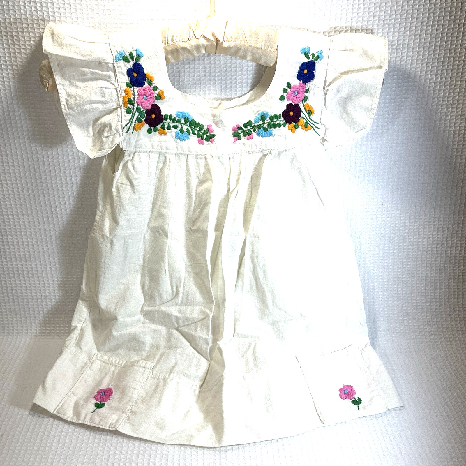 Traditional Mexican Girl’s Vintage White Smock Dress 4T Embroidered Pockets EUC