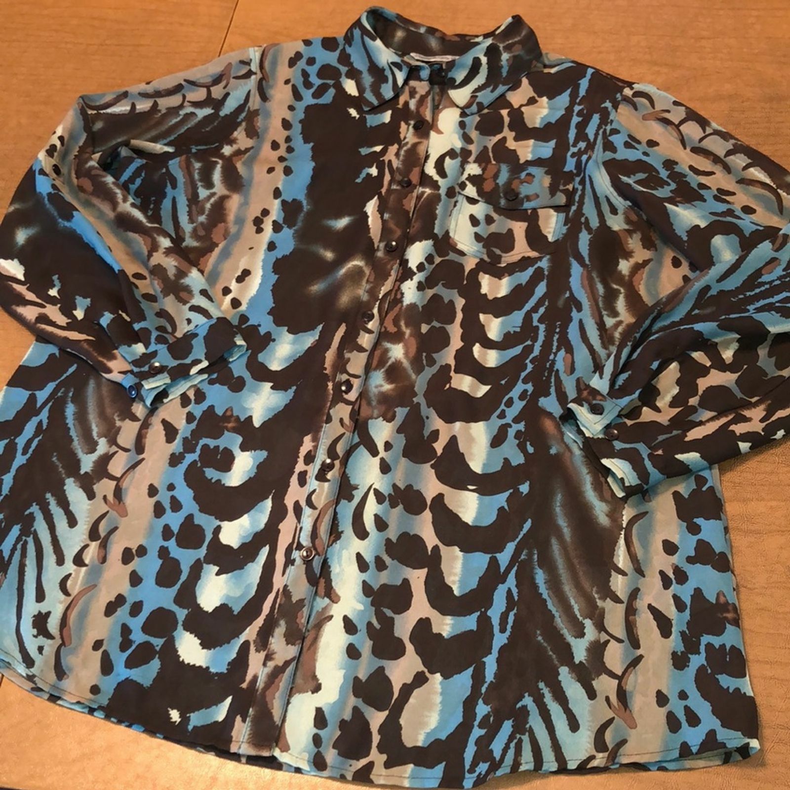 Signature by Larry Levine Lightweight Blue Tan Abstract Animal Print Top 1X