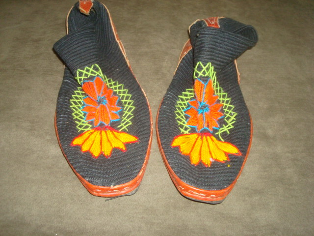 FASHIONABLE HANDMADE TRADITIONAL MIDDLE EASTERN SHOES