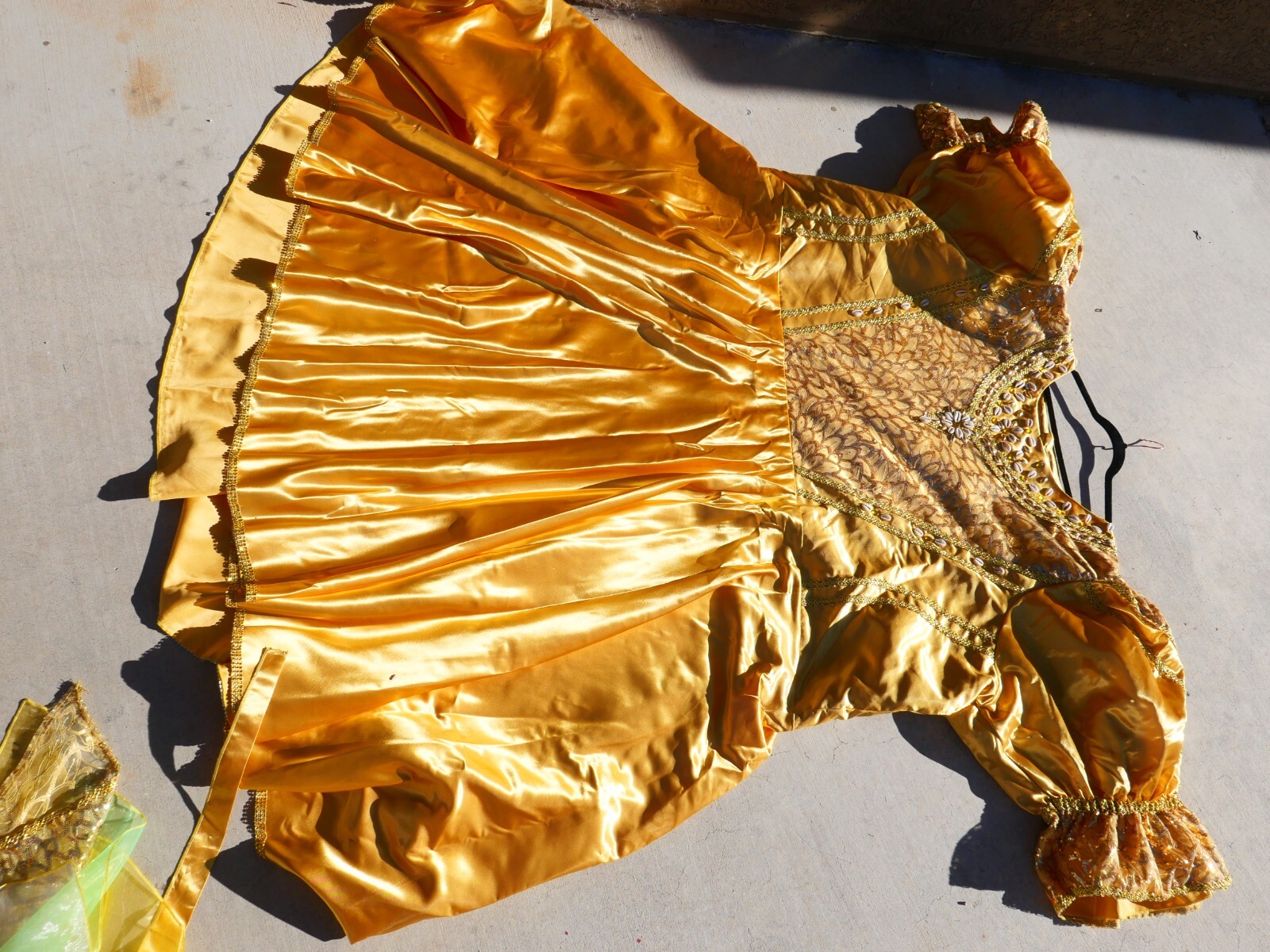 Super Plus Size 88 inch Waist -Yellow 2 Piece African Queen Dress with Seashells
