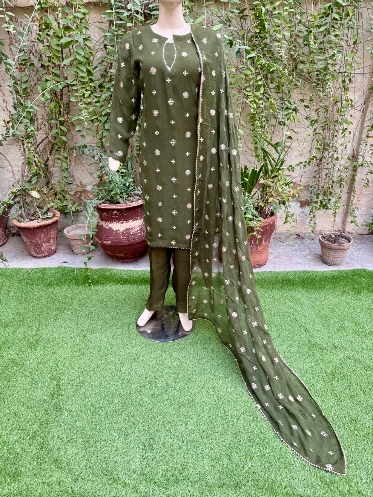 Pakistani Mahendi Green Straight Style Embroidered Sequins 3pcs Chiffon Dress,S