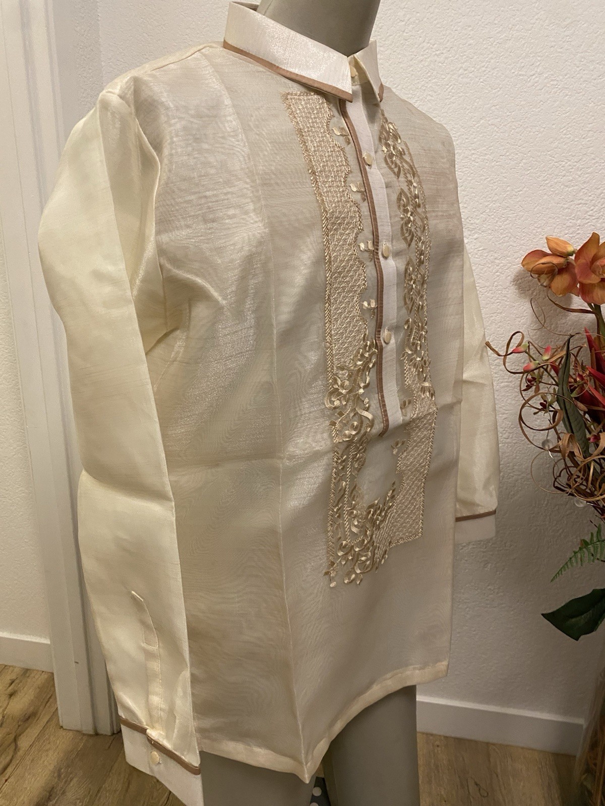 Barong Tagalog Men 2XL Organza W/ Fiber & Embroidery Accent Double Lining.