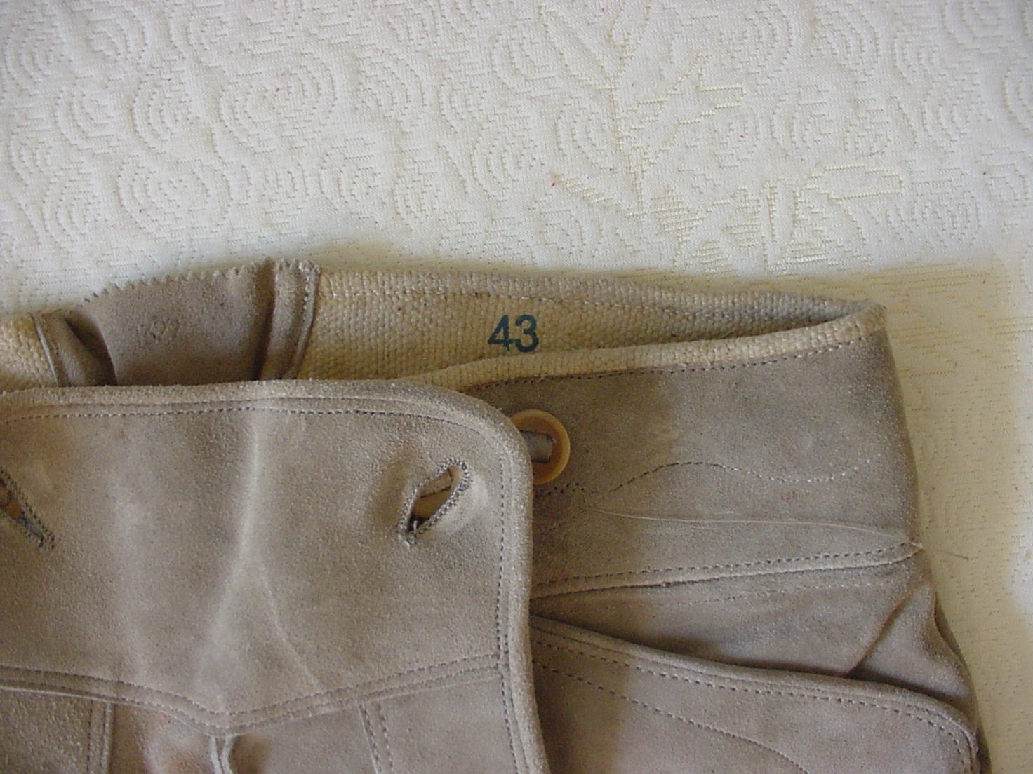 German Lederhosen Oktoberfest Mens Suede Light Grey US waist 28-30 EU size 43