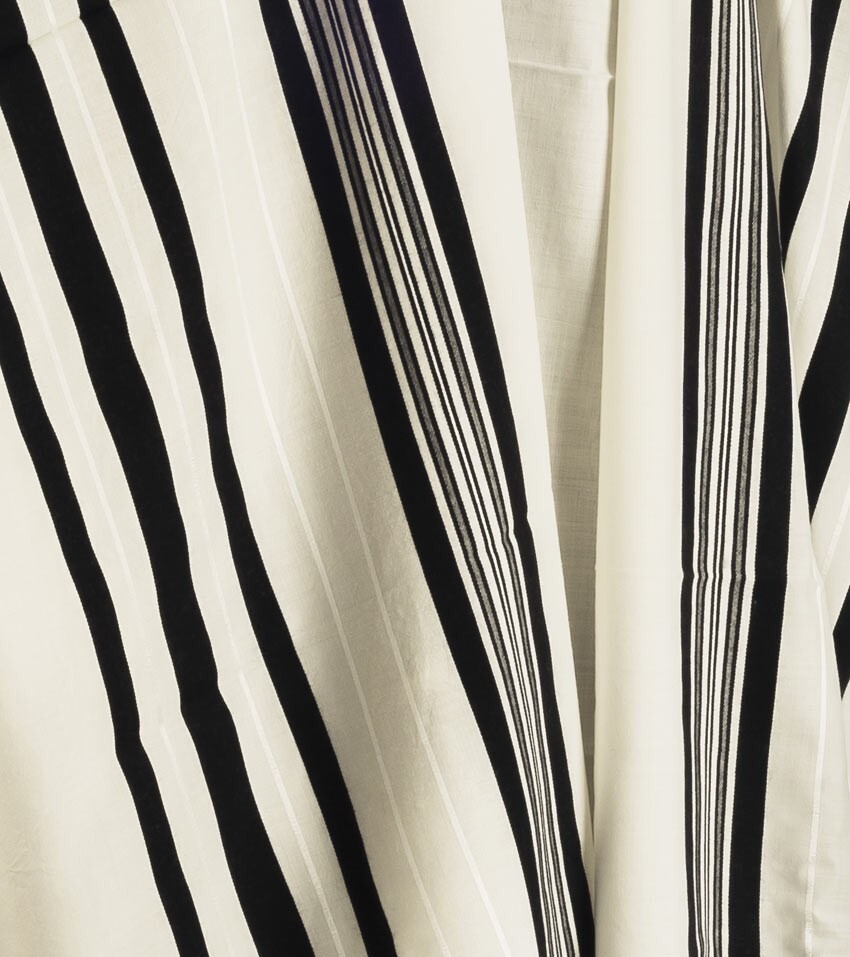 Jewish tallit made of 100% wool, black stripes, 150 x 200 cm