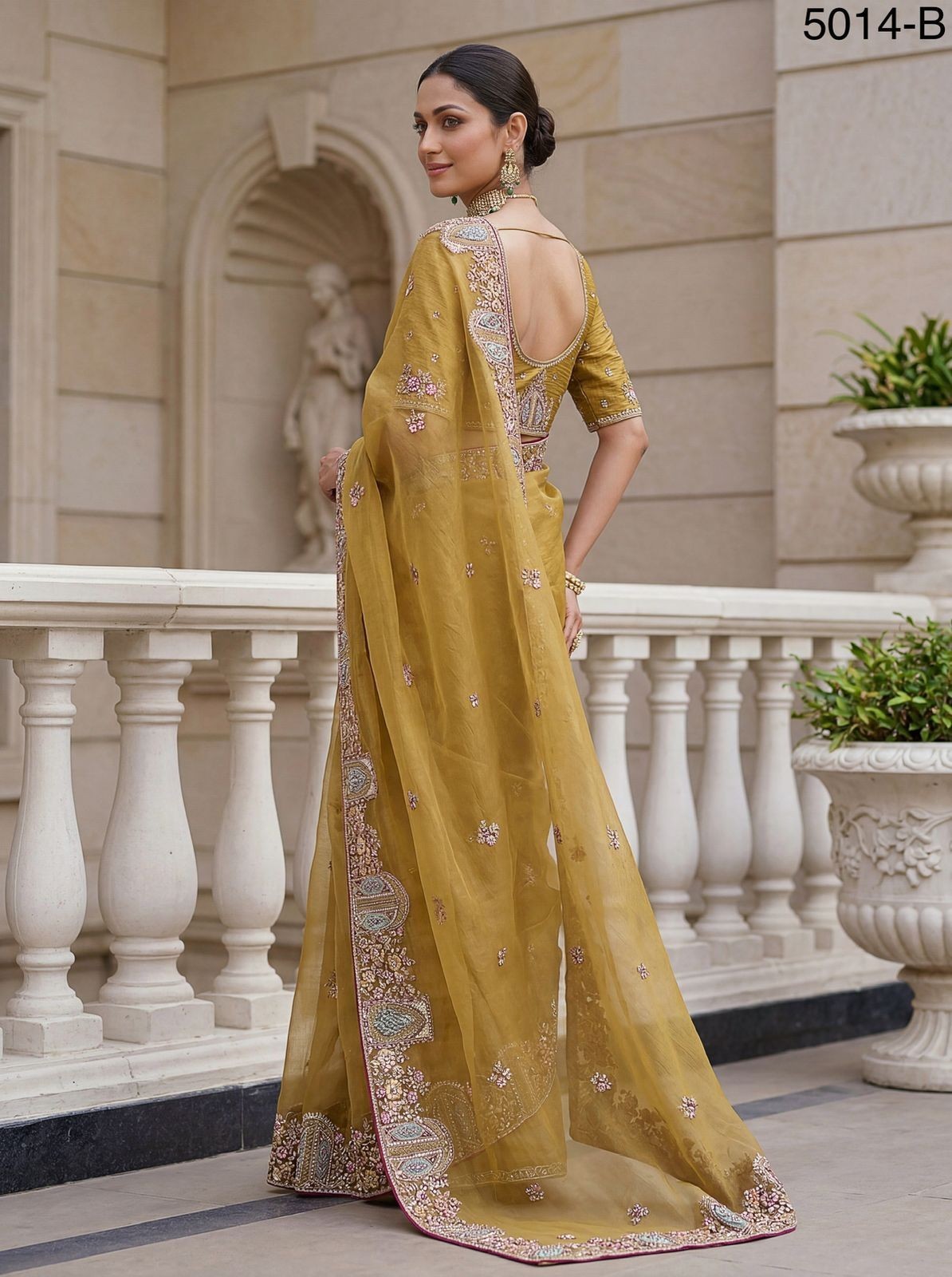 STEPNSHOP PREMIUM SAREE WEDDING WEAR WITH THREAD & ZARI WORK 22573