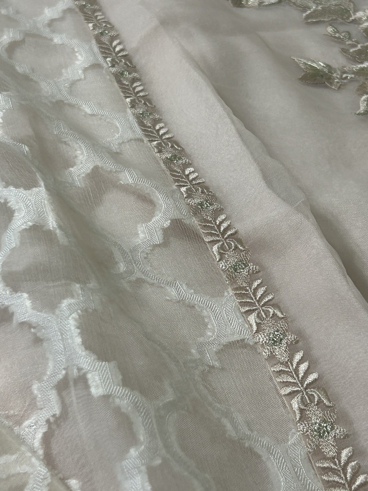 MEDIUM Threads & Motifs Peach Sheer Sequin Set Metallic Embroidered Elegant Lace