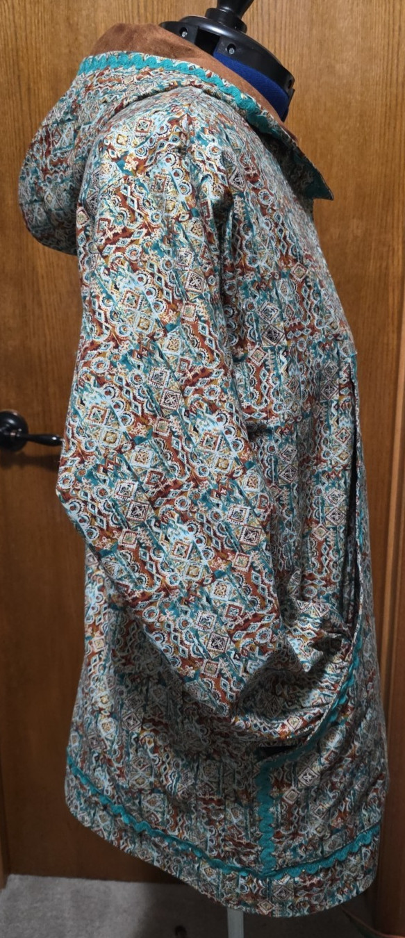 Alaska Native Kuspuk – Lined Hood / Front Pocket / 1/4 Zipper, Size Large