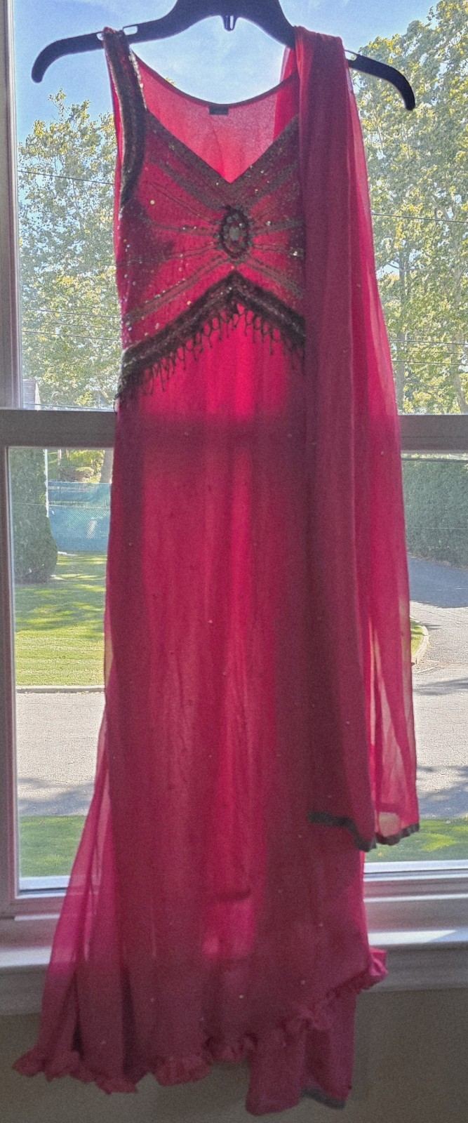 Embroided Women Salwar Kameez Includes Shirt, Pattern Pants, Veil/Dupatta Small
