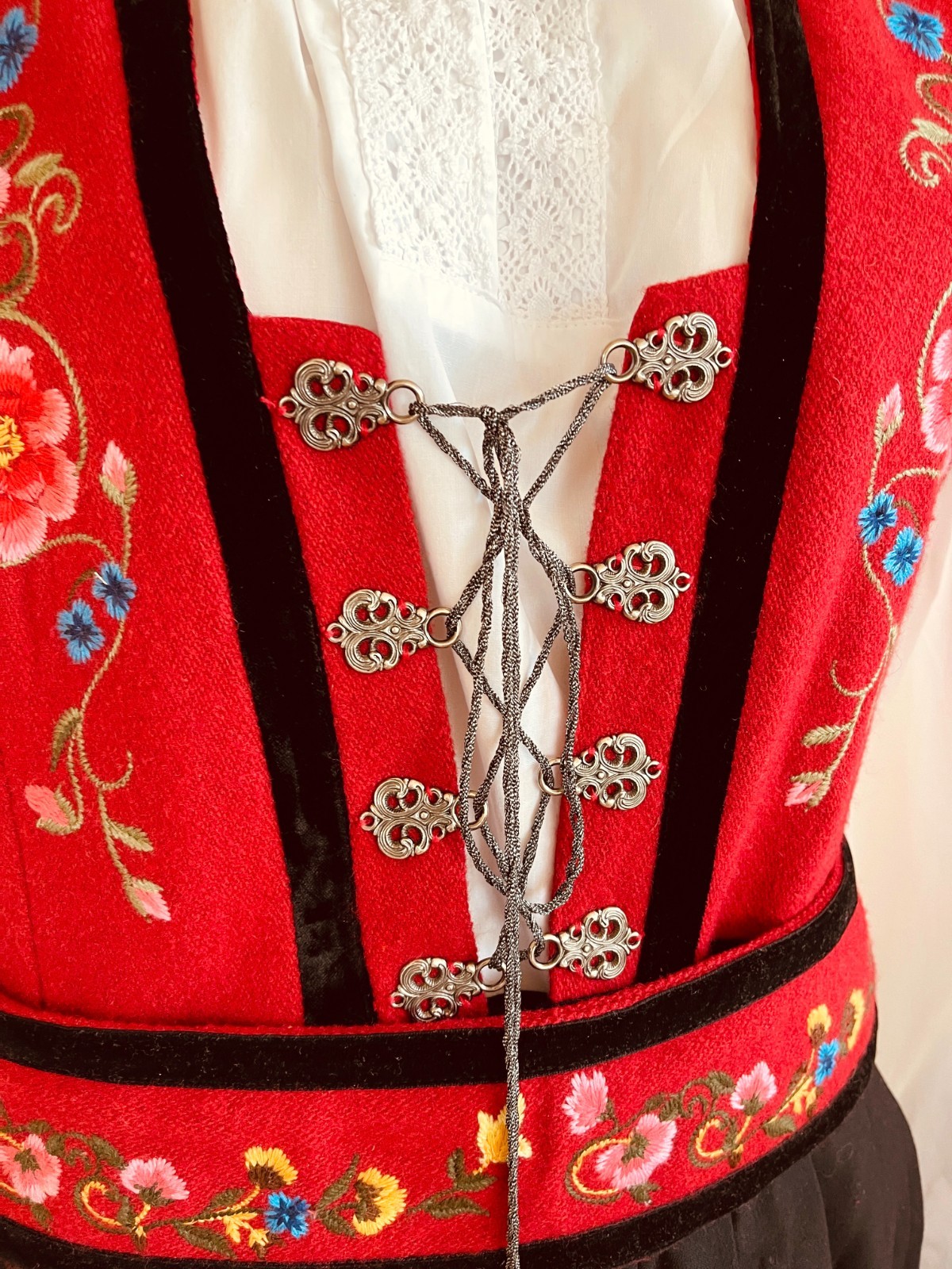 M/XL+ EU42-44 NORWEGIAN FESTDRAKT BUNAD WITH APRON FROM NORWAY Adjustable