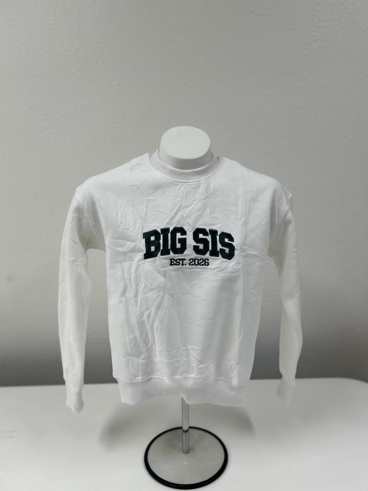 Big Sis Est 2026 White Crewneck Sweatshirt Medium Embroidered Graphic
