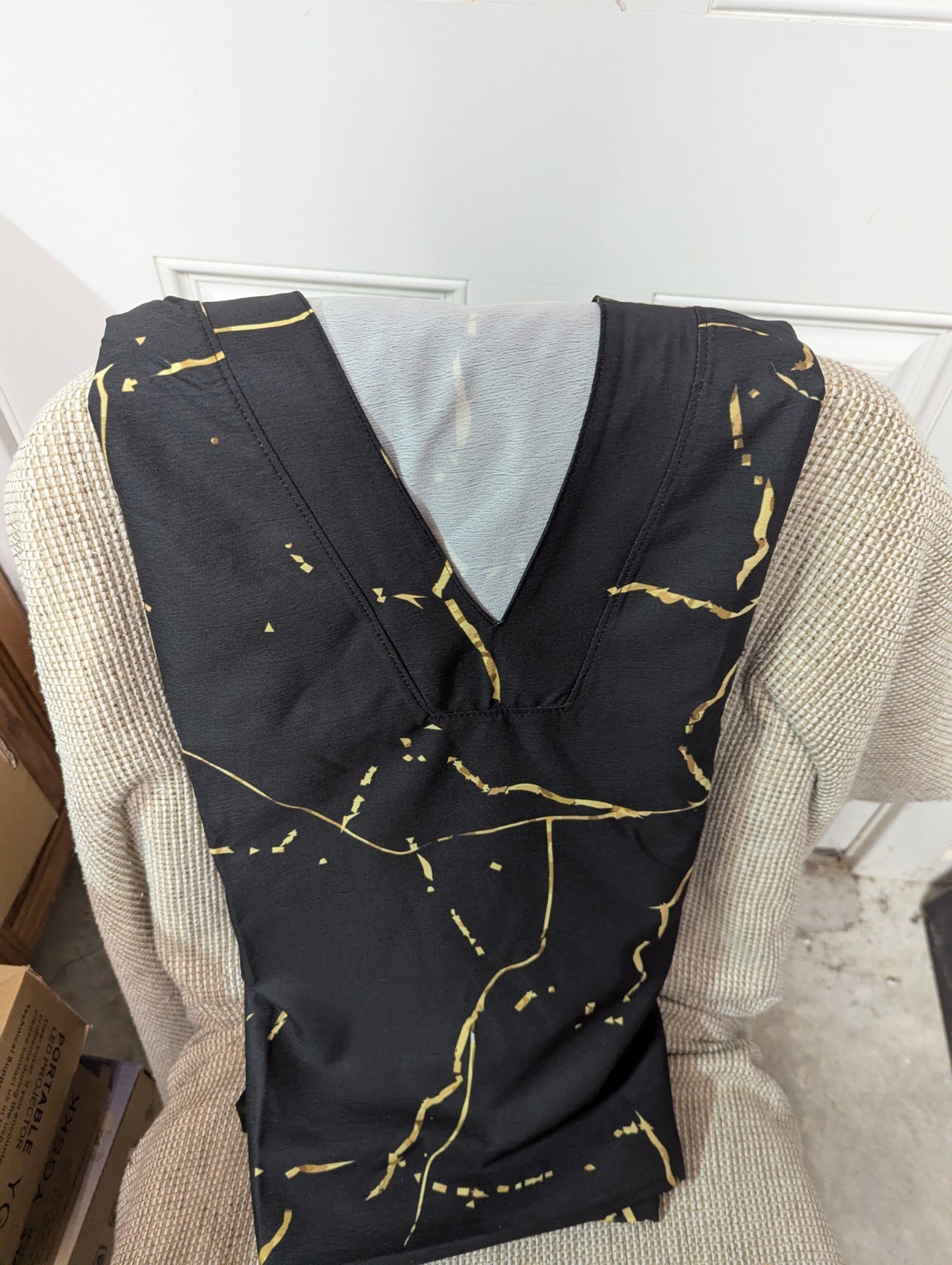 Hegropy 4XL Black Marble Pattern Men’s V-neck Robe Middle East Arabian Robe