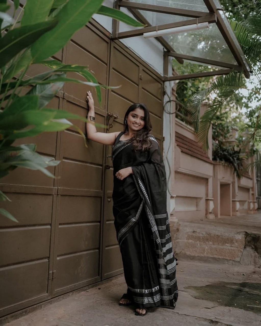 Luxury Black Saree with Gold Border – Indian Ethnic Dress for Women