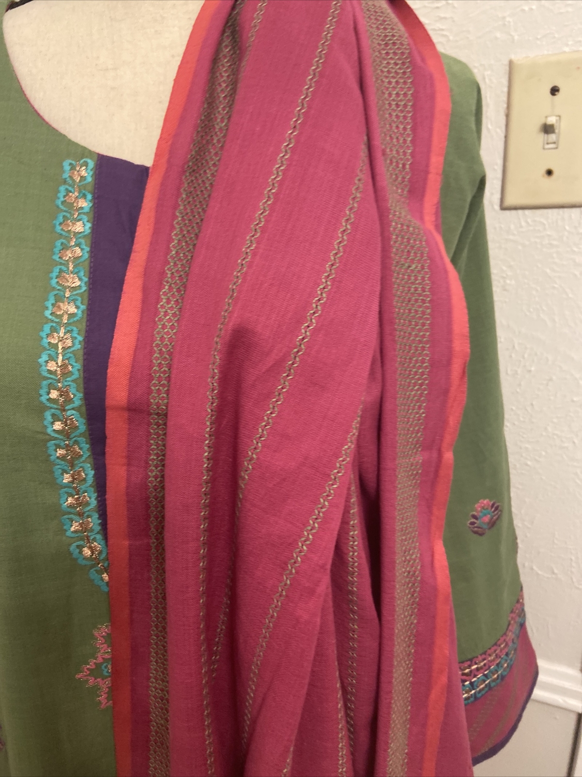 Pakistan Indian Three piece Suit.Shirt Is A-line Style.Brand Genration.