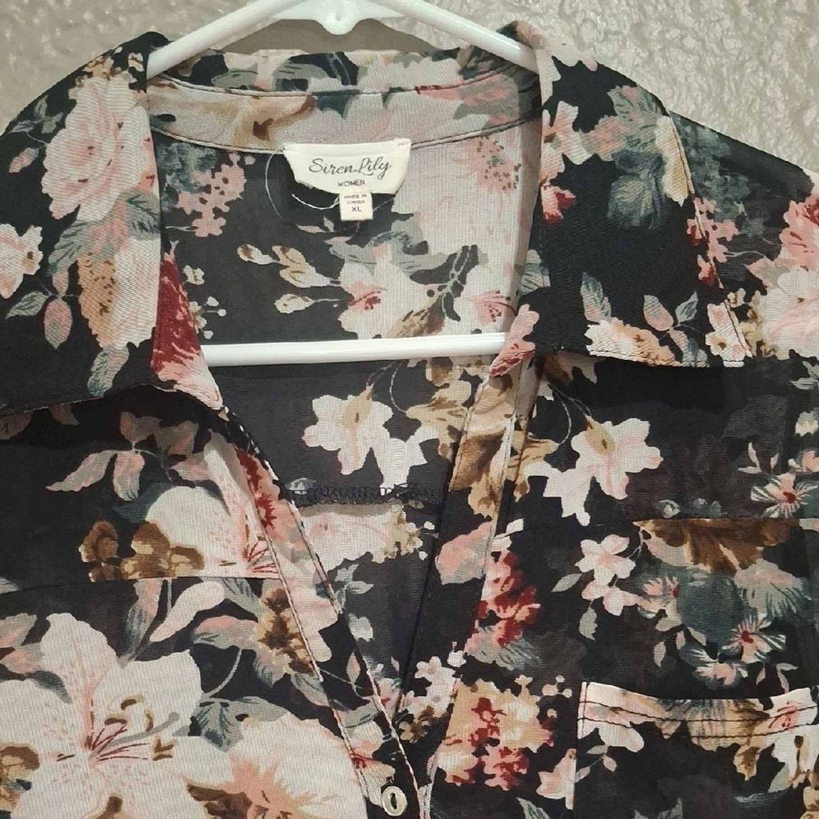 Siren Lily Wome’s Pink and Orange Sleeveless Blouse Notched Collar Size XL