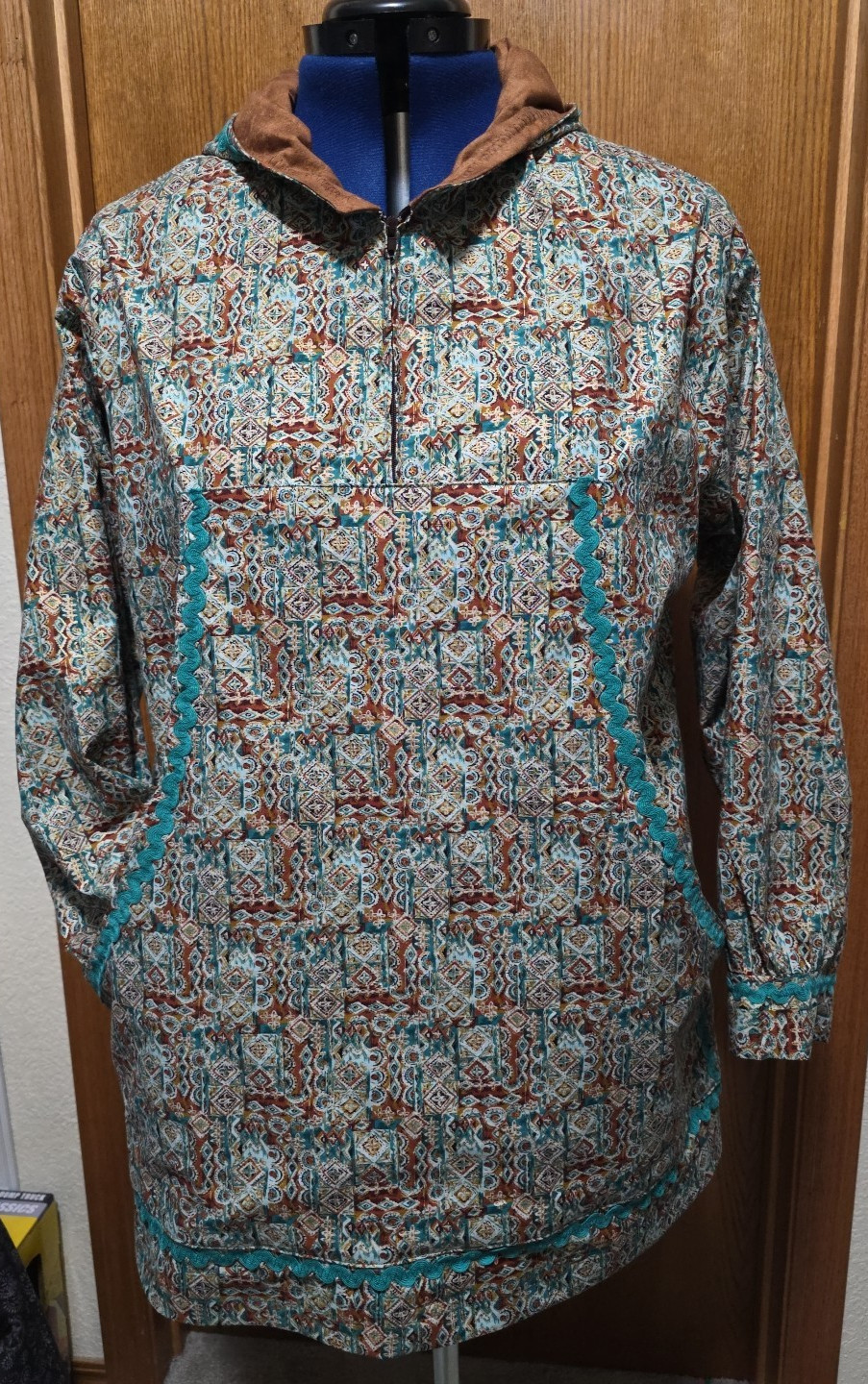 Alaska Native Kuspuk – Lined Hood / Front Pocket / 1/4 Zipper, Size Large