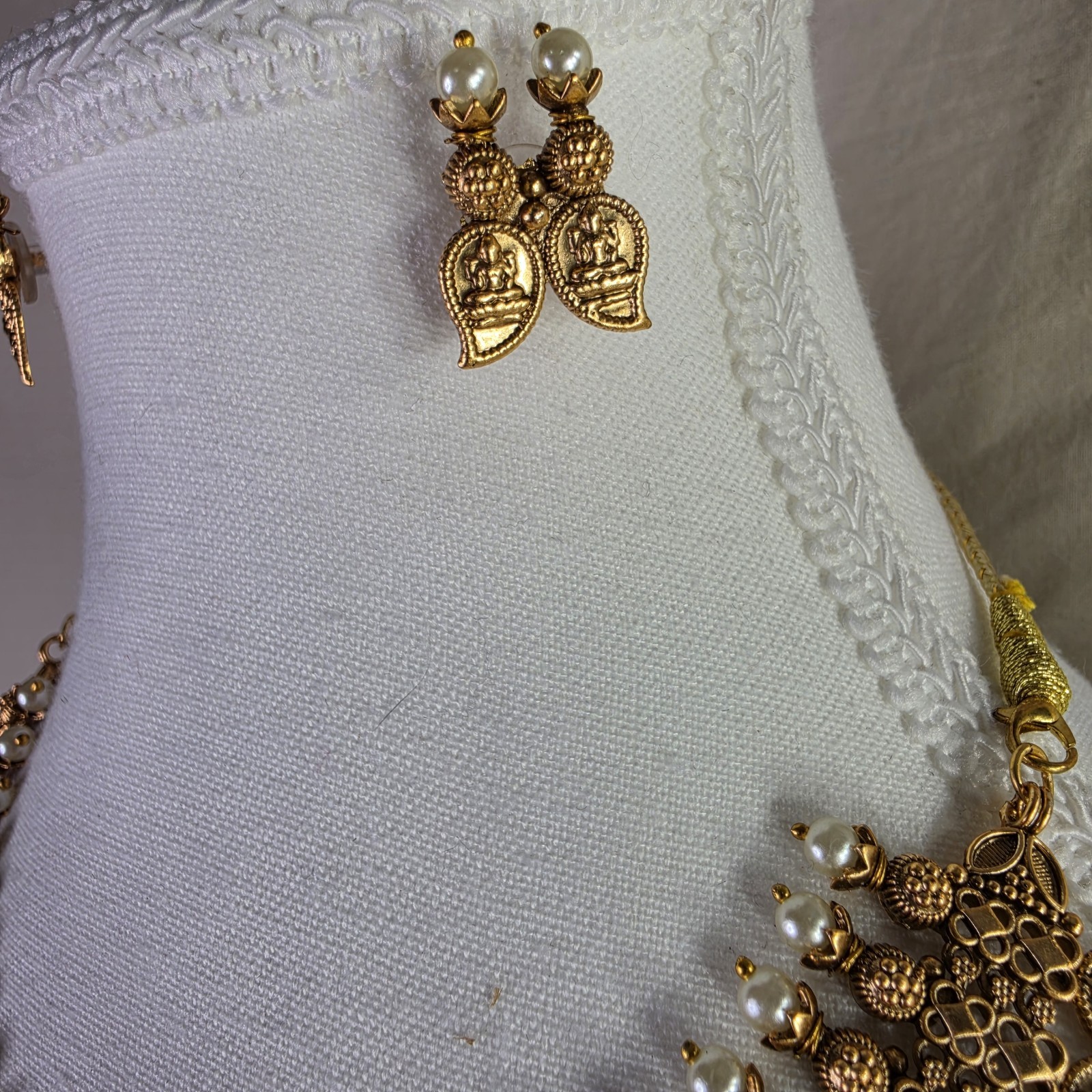 Globus Burgundy Gold Embroidered Dress Size L New with Necklace & Earrings Set