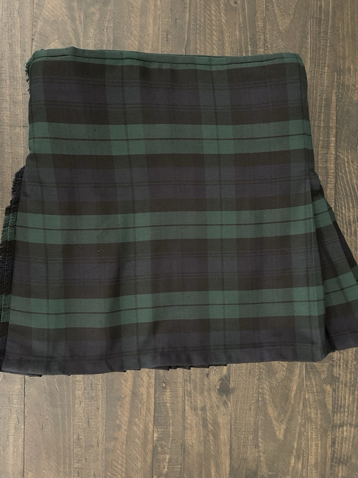 8 yard 16 oz. 100% Wool kilt – Scottish Clan Grant, Munro, Campbell, Black Watch