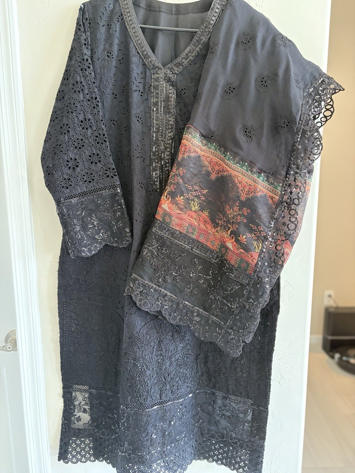Motifs Brand New Large Heavy Embroidered Sequins Lace Chicken Kari 3 Piece Lawn
