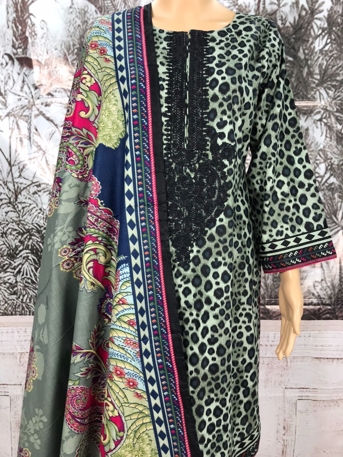TAWAKKAL MAHRU EMBROIDERED LAWN Collection 3 PIECE SUIT READY TO WEAR