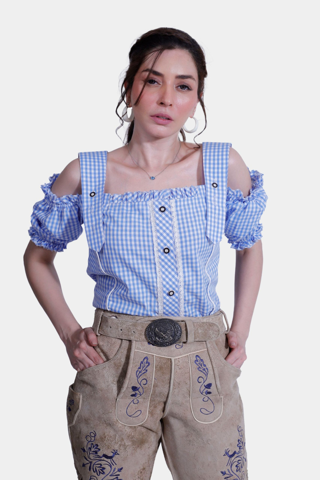 Margot Robbie Lederhosen Outfit