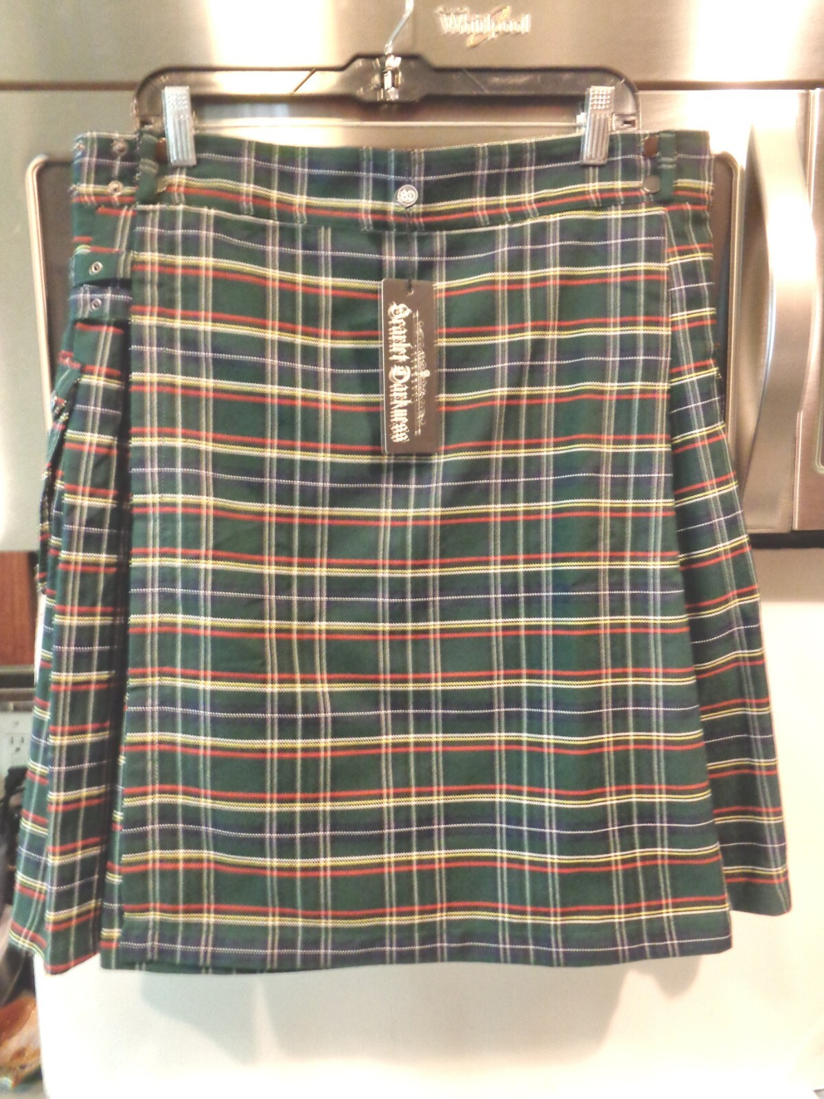 SCARLET DARKNESS TRADITIONAL TARTAN MEN’S M SCOTTISH HIGHLAND PLAID KILT