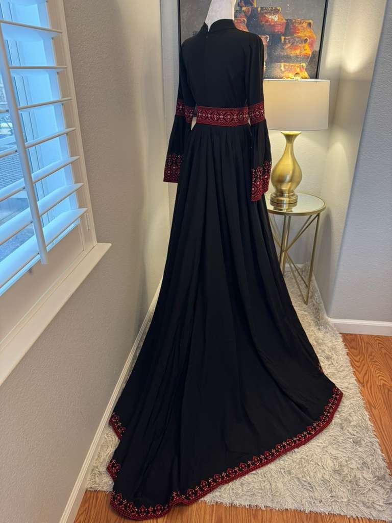 Marina Thobe Set – Women’s Embroidered Dress, Perfect for Eid, Abaya, Ramadan
