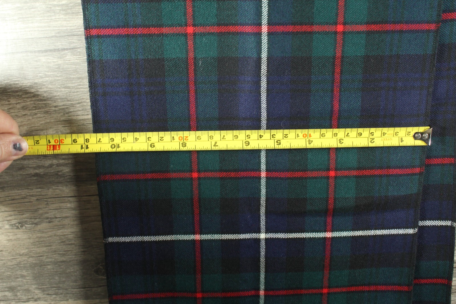 Highland Outfitters John Morrison Edinburgh Scotland Green Plaid Scarf 60″ x 11″