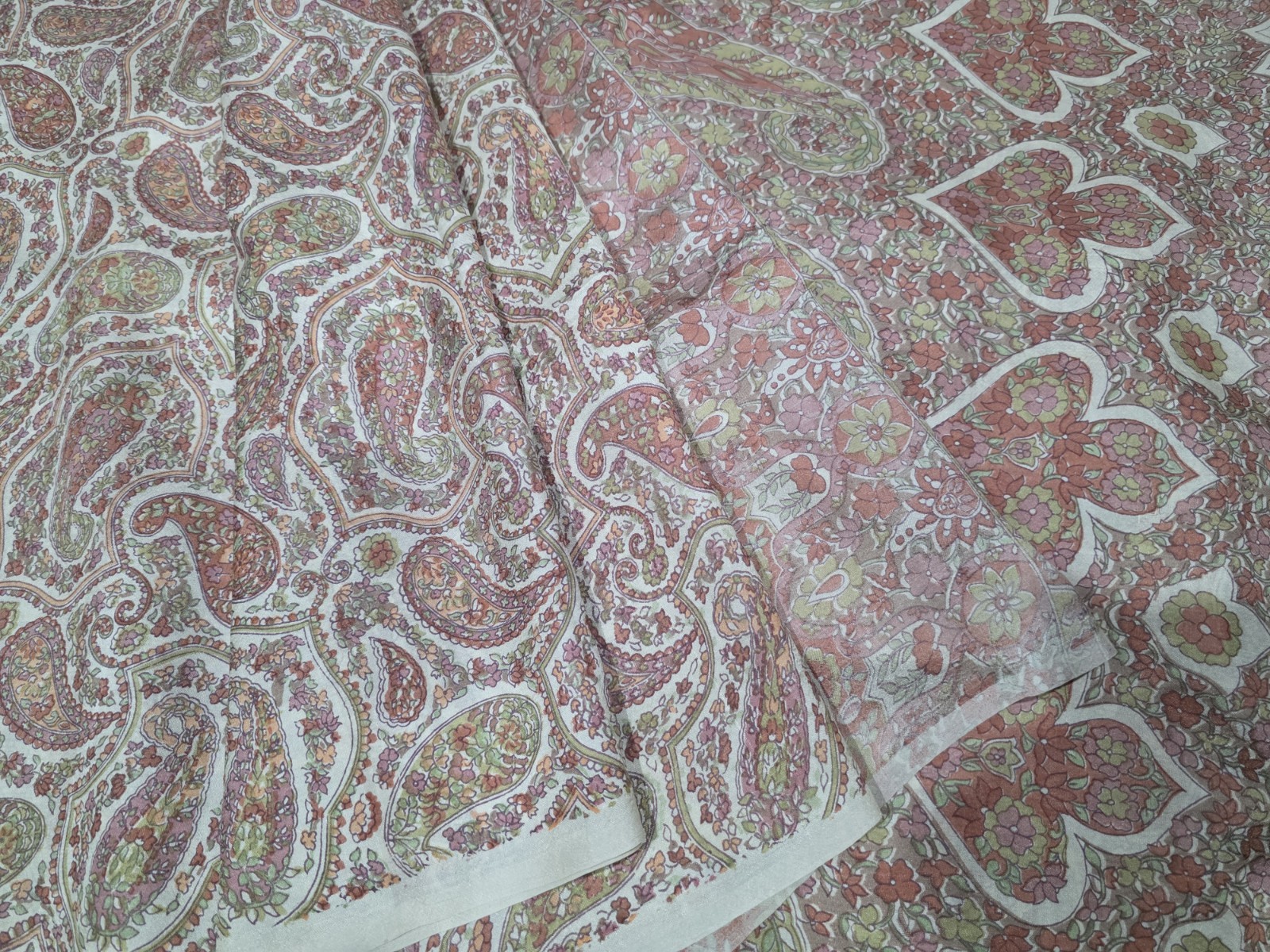 Vintage Silk Saree, 100% Pure Silk Fabric, 5 Yards Ethnic Indian Printed Sari