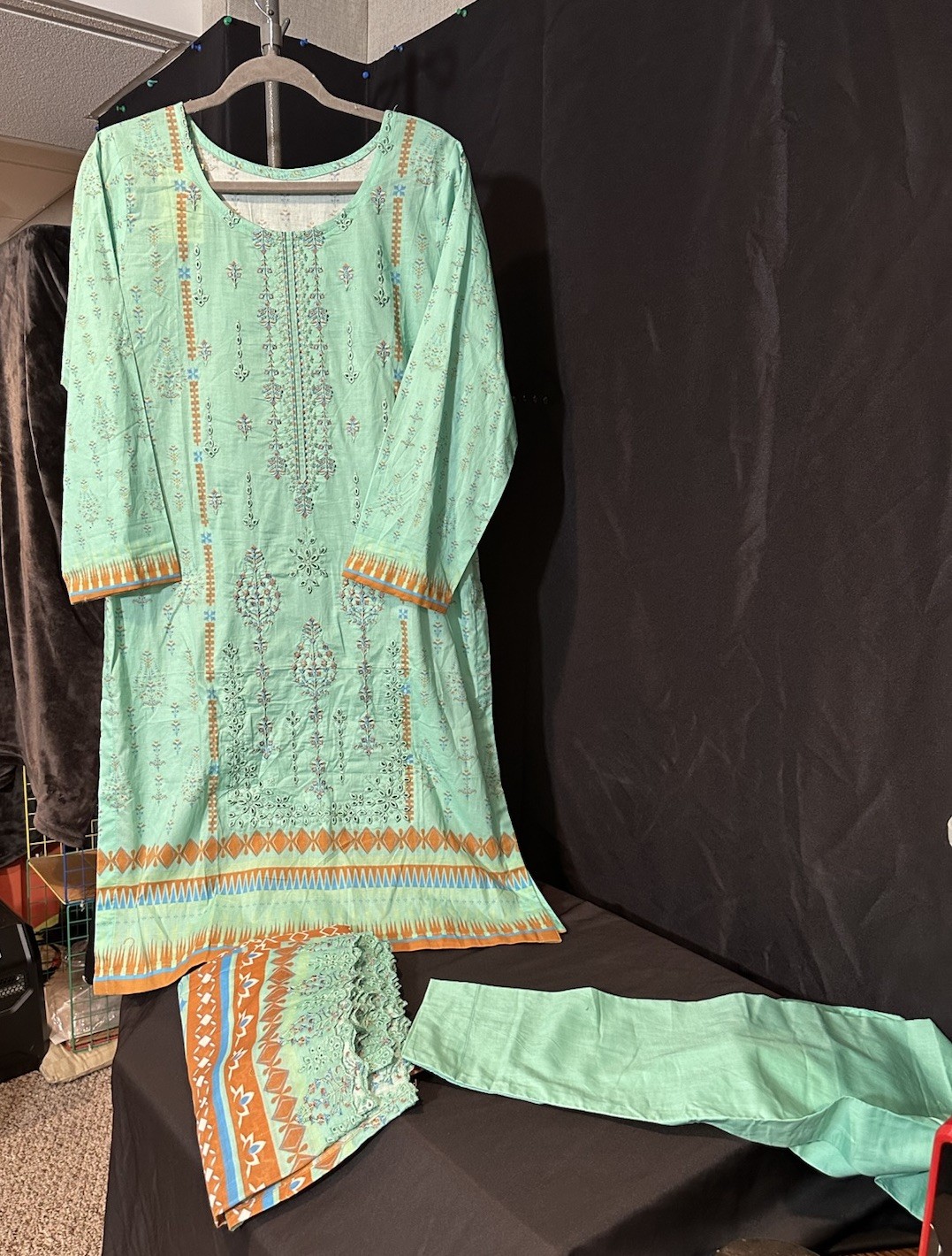 ⭐️Tailor Stitched Emb Lawn Suit On Sale- 4 PC – Inner Included -Medium Size- $35