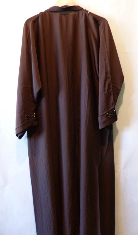 TRADITIONAL DARK BROWN KAFTAN AND SASH WITH BLACK AND GOLD EMBROIDERY SZ 58