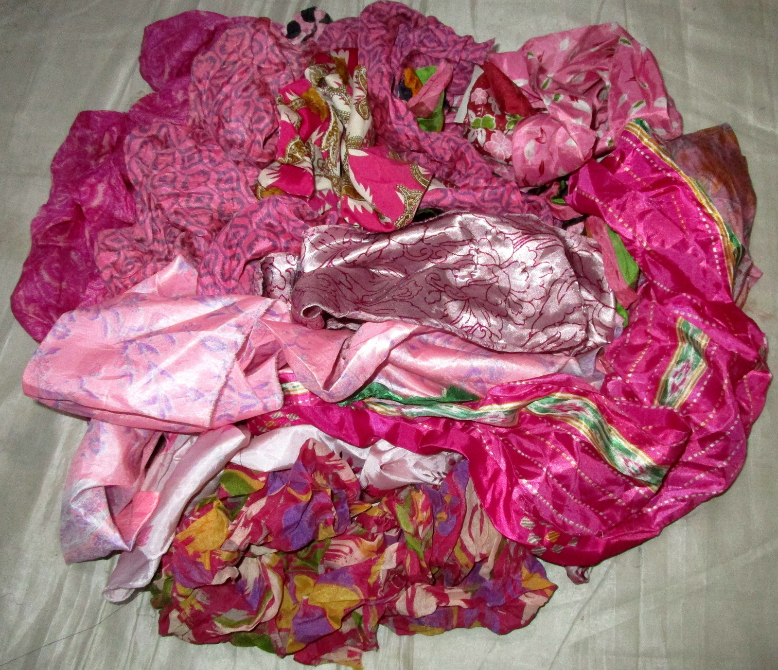 LOT ART SILK Antique Vintage Sari REMNANT Fabrics 100 GRAMS Pink #ABXQD