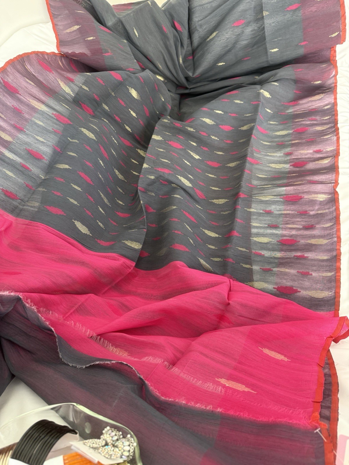 NEW, Handmade, Original Dhakai Jamdani Saree ( item#L2137 ) Only $29