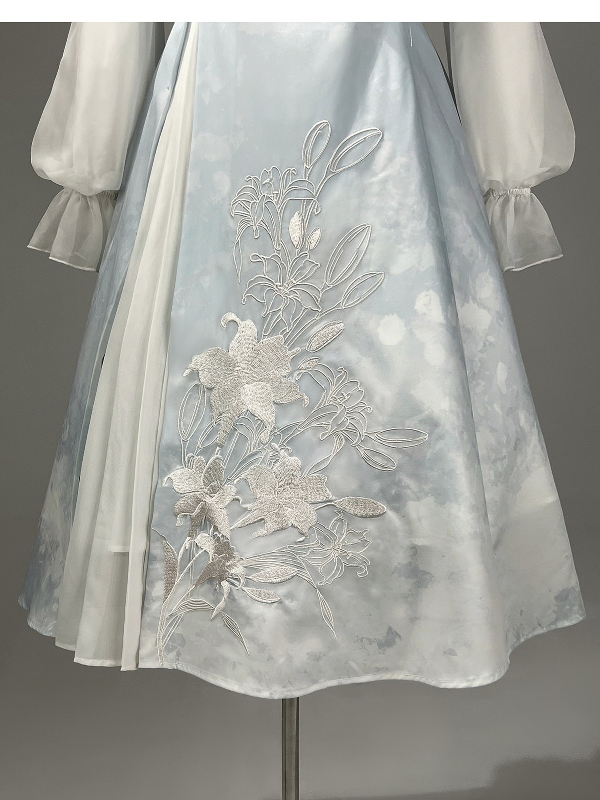 “Lily Dew” Modern Hanfu Ensemble – Elegant New Chinese Style Dress for Autumn